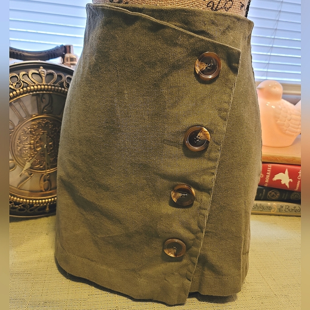 {Fashion On Earth}🪷Corduroy Mini, Size M